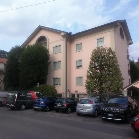 Casa Vacanze La Mela 몬차 외부 사진