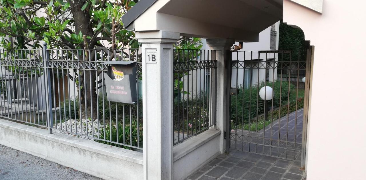 Casa Vacanze La Mela 몬차 외부 사진