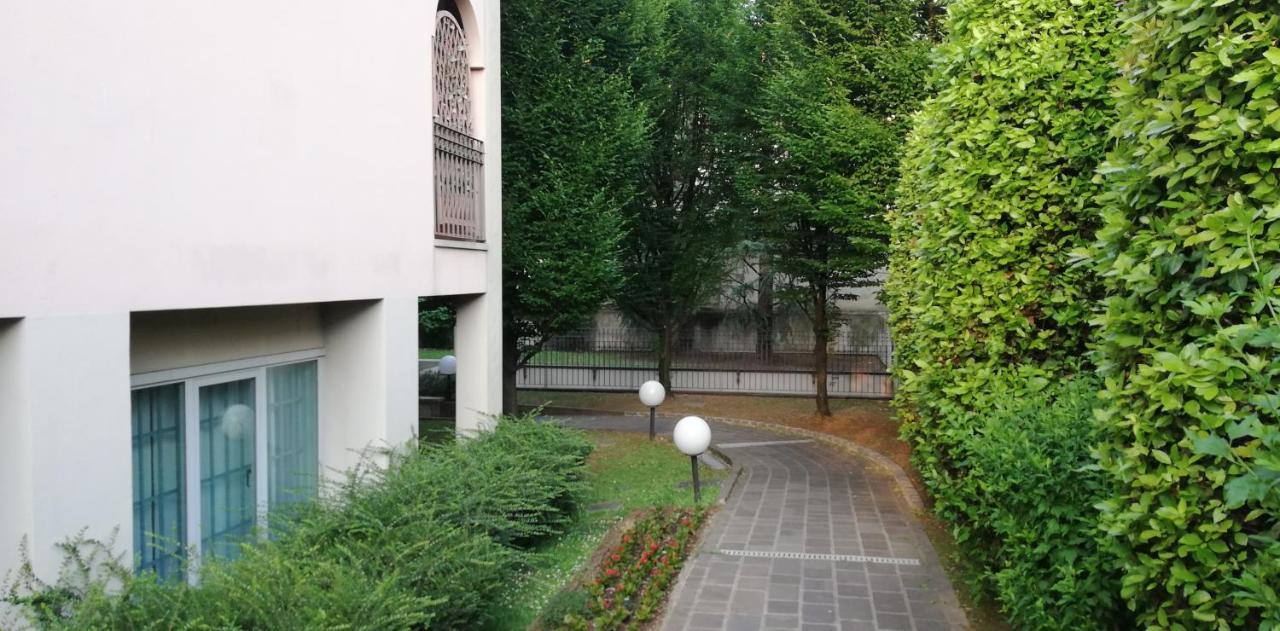 Casa Vacanze La Mela 몬차 외부 사진